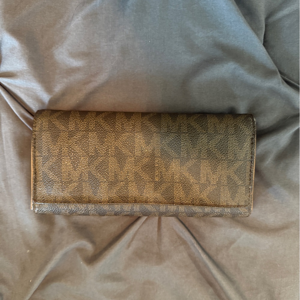 Michael Kors Black and Gold Key & Card Holder - Picture 2 of 6